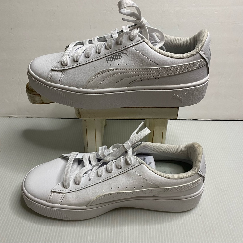 Puma Womens Classic White Low-Top Sneakers size 7.5